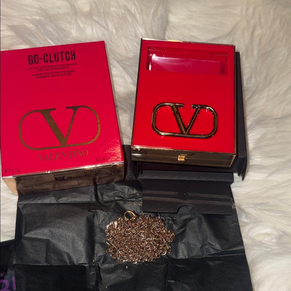 GO-CLUTCH REFILLABLE COMPACT POWDER MSRP$205 - Picture 5 of 8